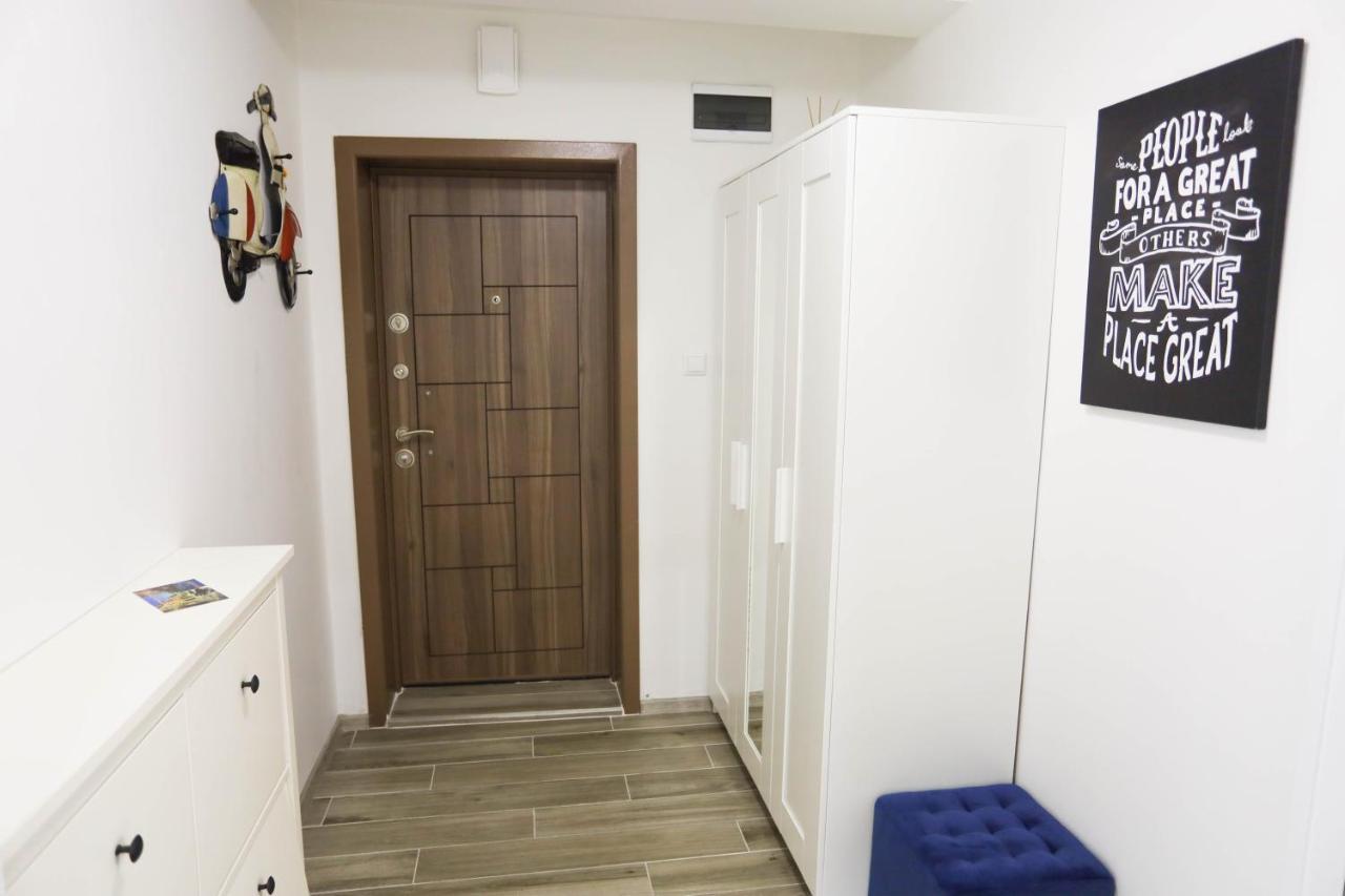 White Central Apartment Warna Exterior foto